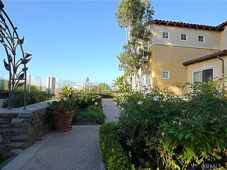 16 Savona Ct — Photo 37