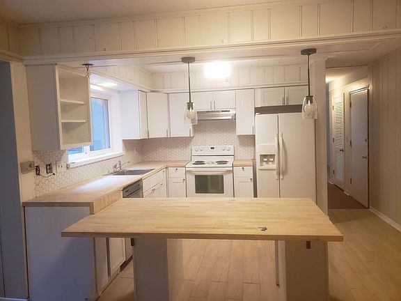 5th image of 844 Van Dyke Ave APT 1