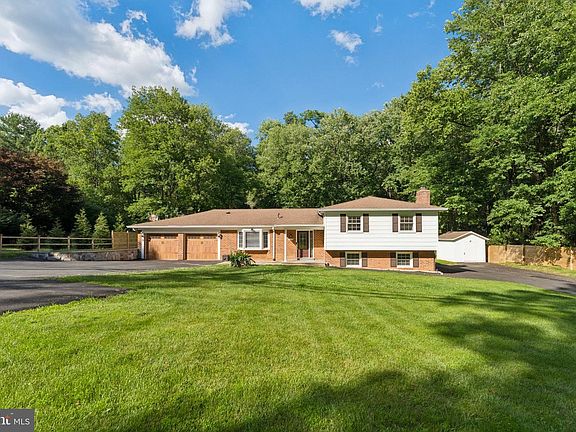 2nd image of 3219 Fox Mill Rd
