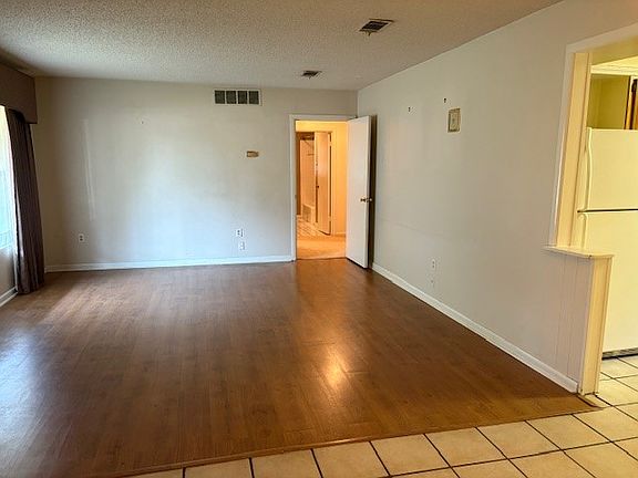 3rd image of 213 S Phoenix Ave