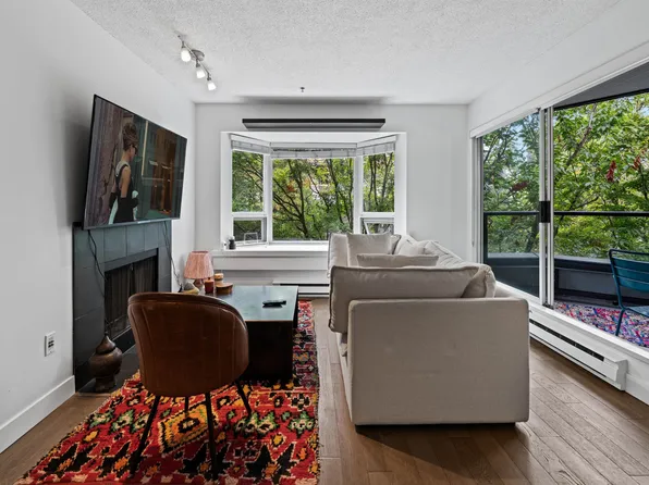 1925 W 2nd Ave #304, Vancouver, BC V6J 1J2