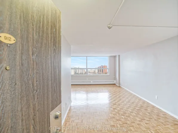 6200 Bathurst St, Toronto, ON