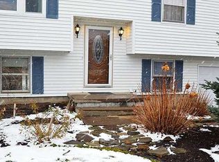 1261 Paddy Ln, Ontario, NY 14519