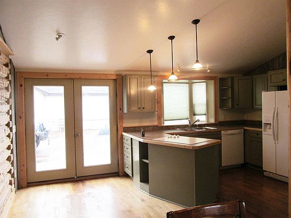4th image of 411 W Main St