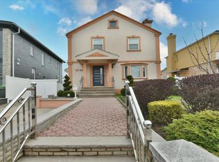 7523 183rd St, Fresh Meadows, NY 11366