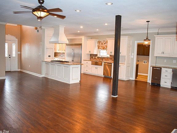 3rd image of 703 River Oaks Blvd