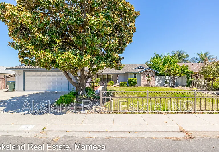 1635 Crom St — Photo 1