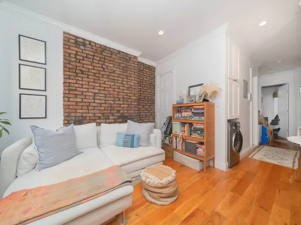 410 East 64th Street image 4 of 12