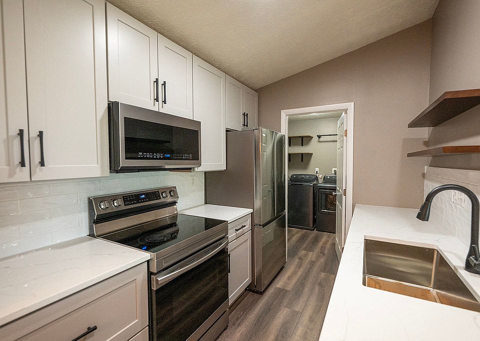 Newly Remodeled Kitchen & Attached Laundry Room