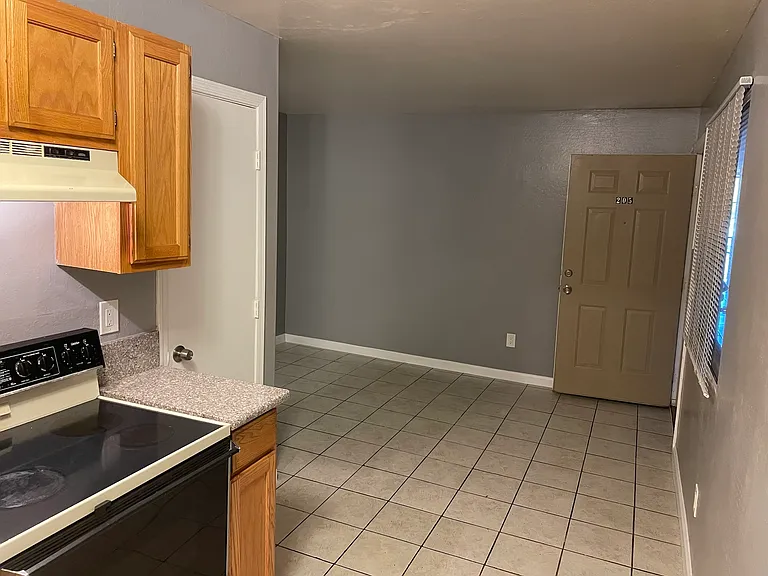 602 E Townley Ave — Photo 4