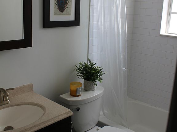 4th image of 820 Meridian Ave APT 109