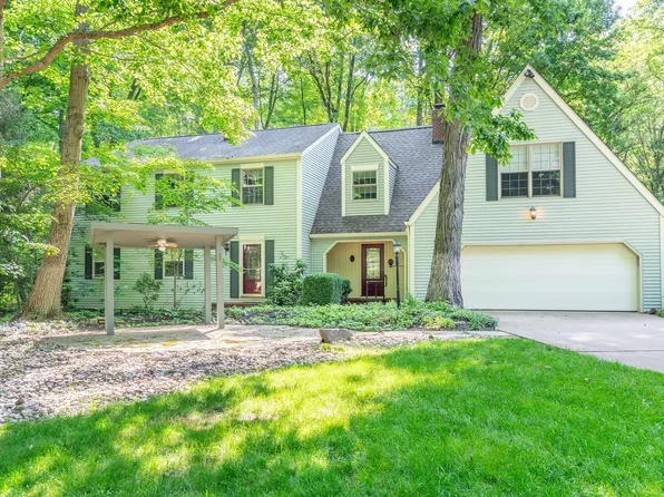 4427 W Tanglewood Rd, Bloomington, IN 47404