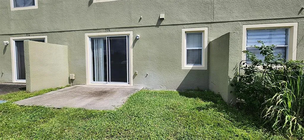 3 bed, 2.5 bath, 1495 sqft, $1,950 — Photo 3