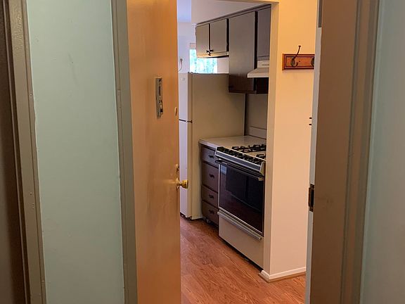 4th image of 475 Armstrong Ave APT H3
