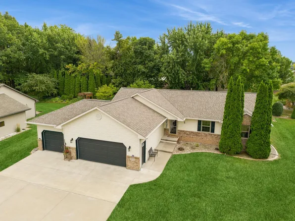 W189 Allen Dale Ln, Sherwood, WI 54169