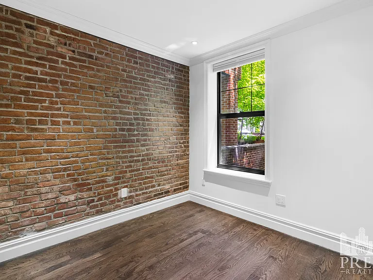 244 10th Ave #2E — Photo 9