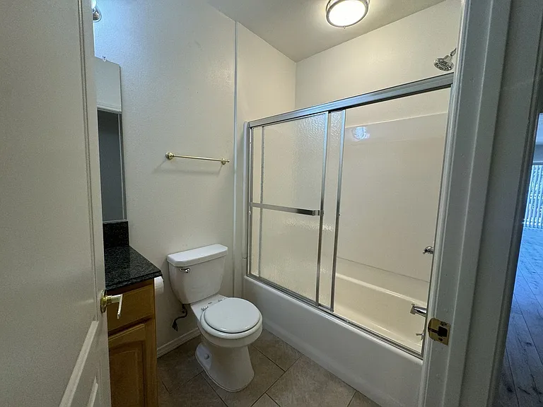 4077 Inglewood Blvd — Photo 24