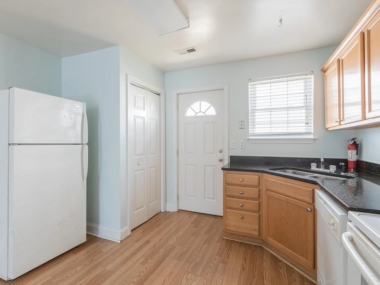 2 bed, 725 sqft, $1,525 — Photo 3