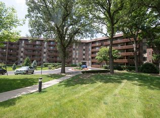 120 Lakeview Dr APT 105, Bloomingdale, IL 60108