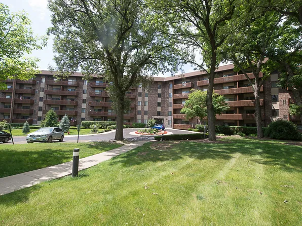 120 Lakeview Dr APT 105, Bloomingdale, IL 60108