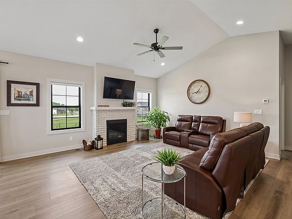 4th image of 2320 SE 5th St
