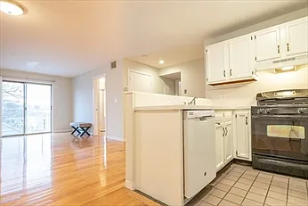 255 Beacon St #4C — Photo 8