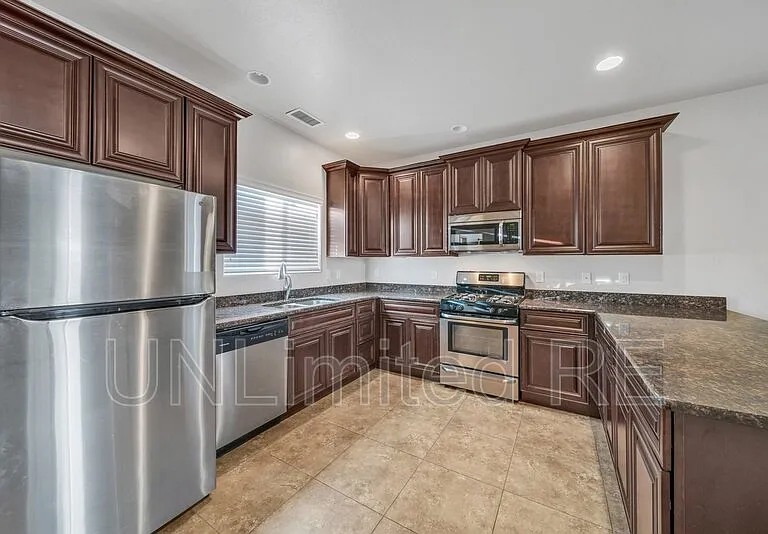 2805 S Flagstone Ln — Photo 6