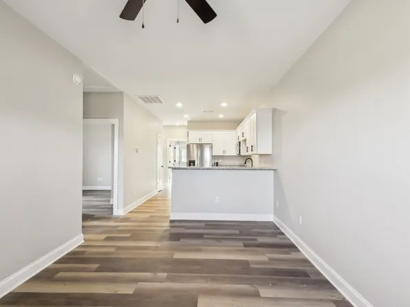 100 Five Oak Ln, Hartsville, TN 37074