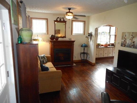 2nd image of 4039 Palos St