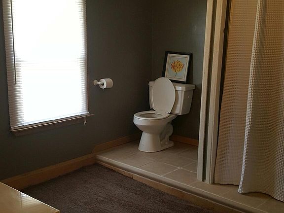Large, full bathroom.