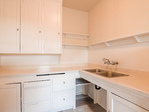 3rd image of 1210 SE 20th Ave APT 303