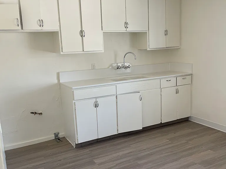 916 W Piedmont Rd — Photo 8