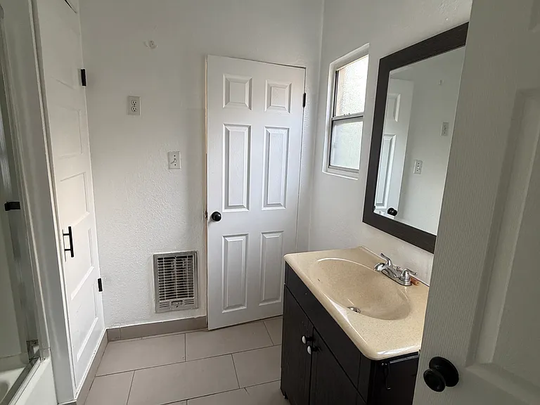 2033 Yosemite Dr — Photo 6