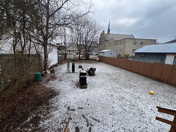 5th image of 13-15 Maple St