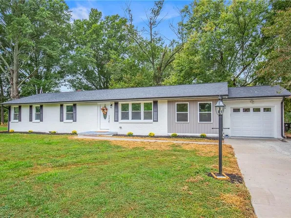 208 Louella Dr, Winston Salem, NC 27107