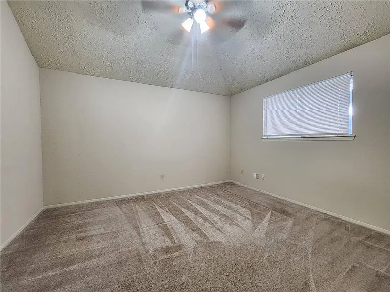 21227 Park Mount Dr — Photo 7