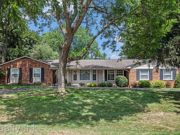458 Shagbark Dr, Rochester Hills, MI 48309