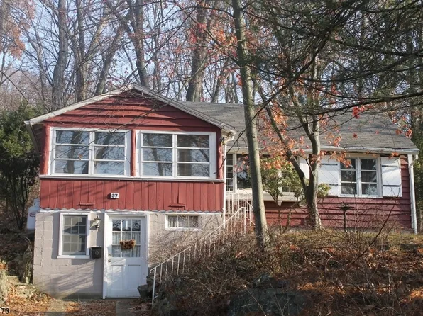 37 N Shore Trl, Sparta, NJ 07871