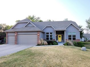 927 E Prairieview Dr, Edgerton, WI 53534