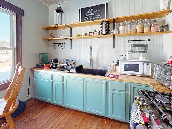 5th image of 486 Main Street