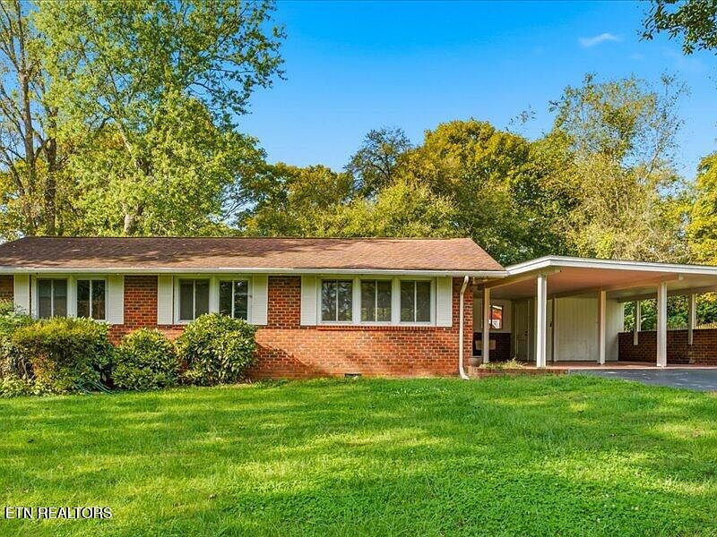 1st image of 807 Picadilly Rd NW