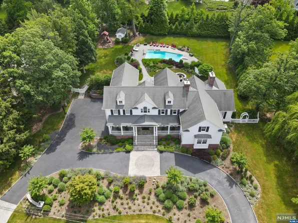 135 Oxford Dr, Tenafly, NJ 07670