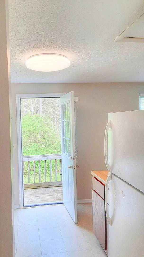 2421 Camellia Drive — Photo 3