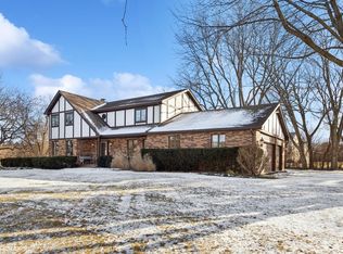 16 Norbert Dr, Hawthorn Woods, IL 60047