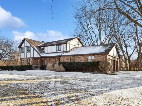 16 Norbert Dr, Hawthorn Woods, IL 60047