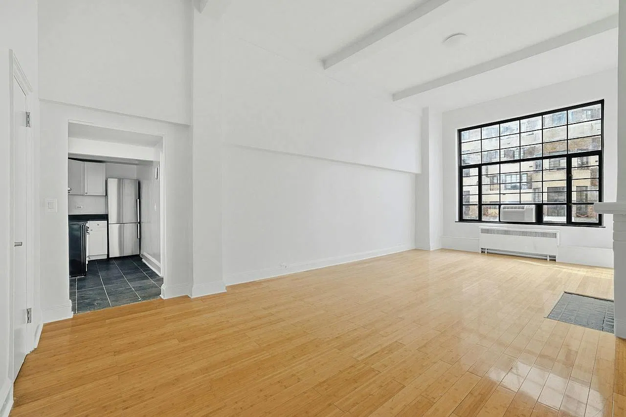 307 East 44th Street — Photo 4