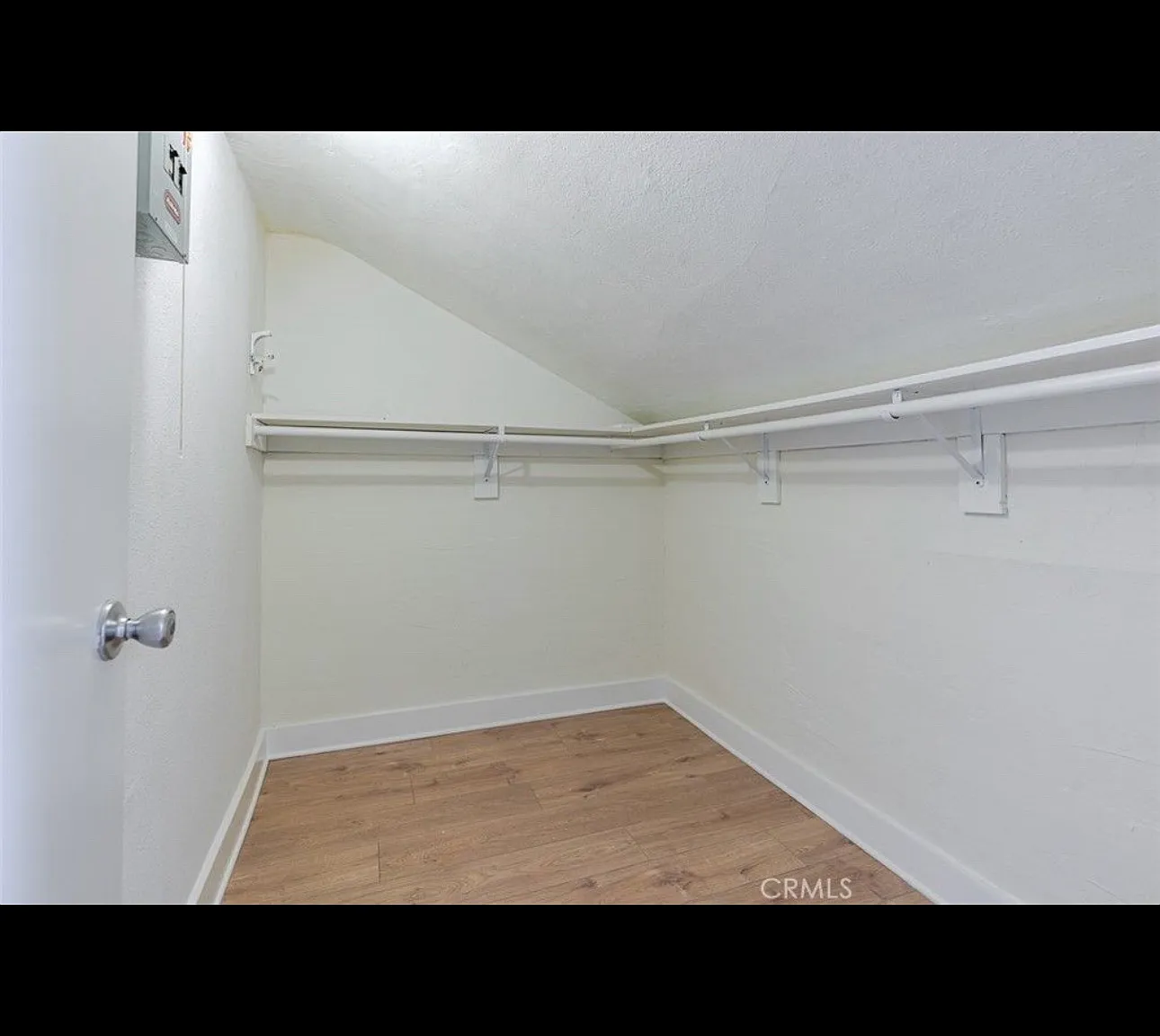 2 bed, 700 sqft, $2,400 — Photo 3