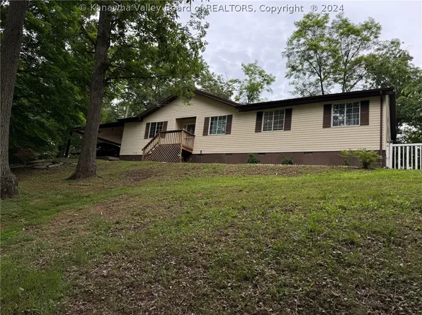 5071 White Pine Rd, Kenna, WV 25248