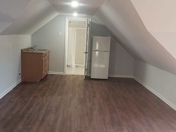 5th image of 174 McLean Ave #3