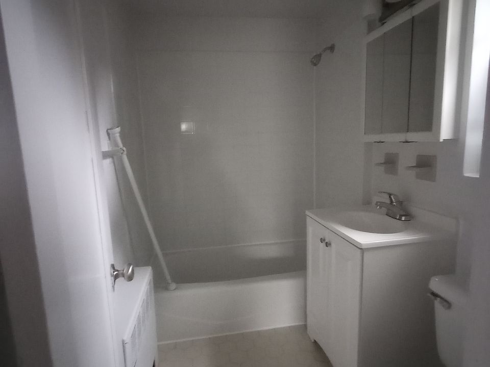 2nd image of 47B Hoehn St #B